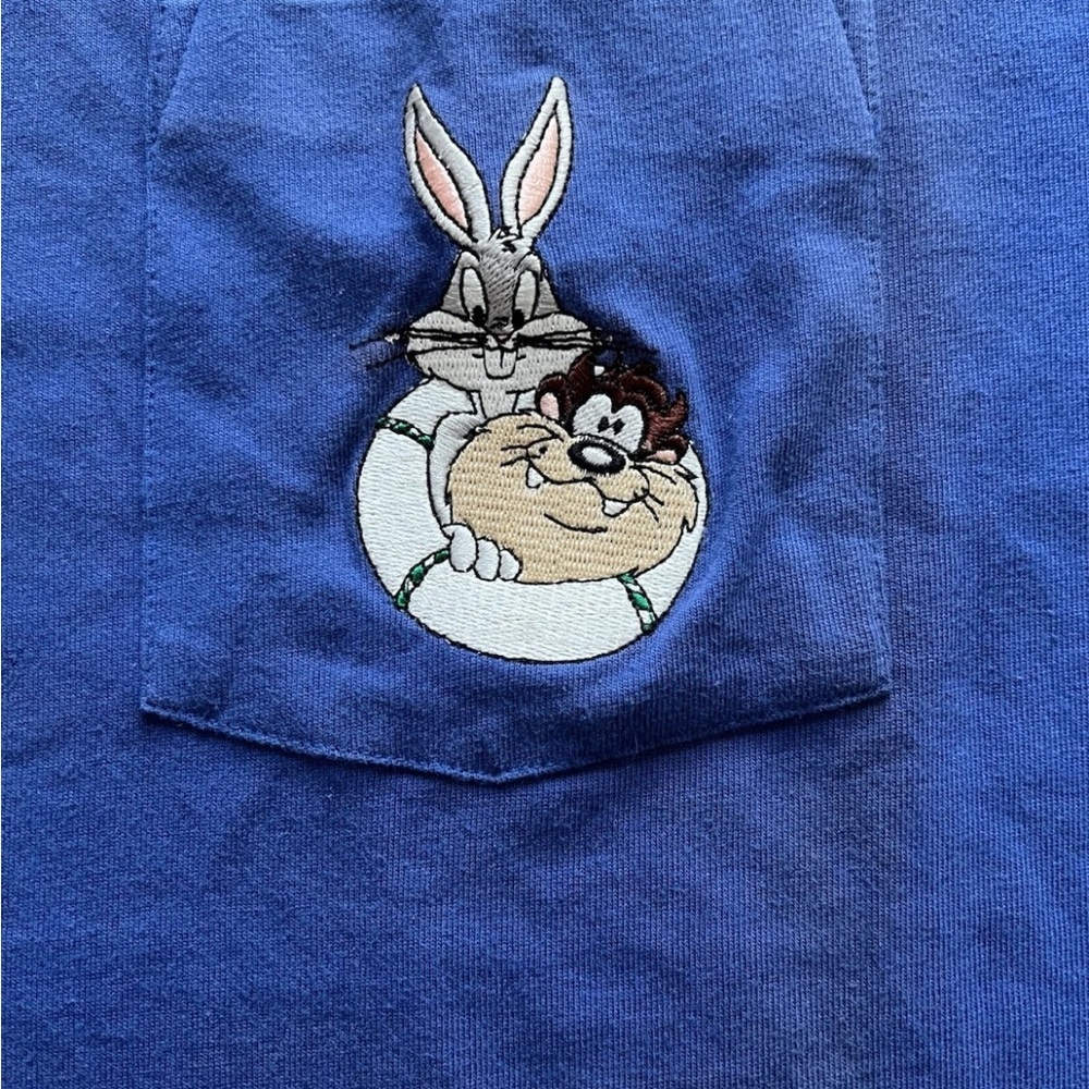 Looney Tunes ACME Bugs Bunny Taz Embroidered Pocket Tee Blue Mens L NWT Flawed